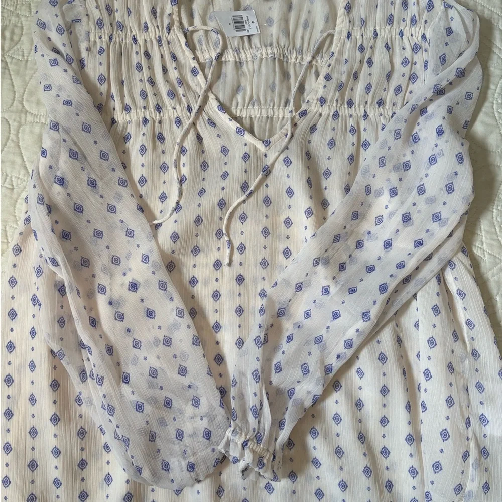 Old Navy Ivory and Navy Top - Picture 1 of 6